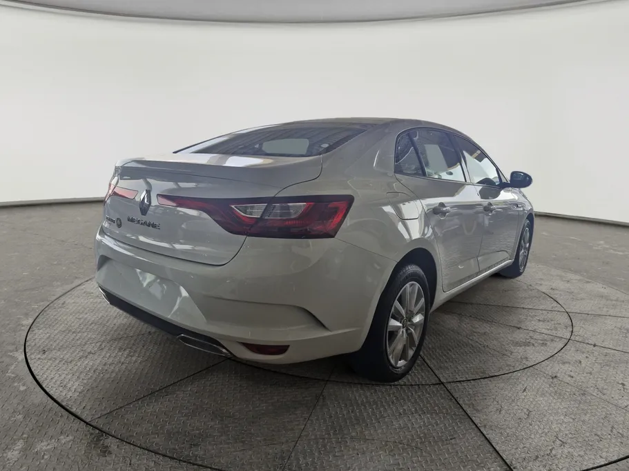 رينو ميجان E 2024 