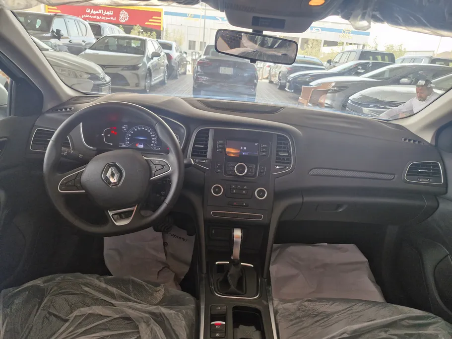 رينو ميجان E 2024 