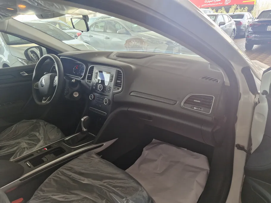 رينو ميجان E 2024 