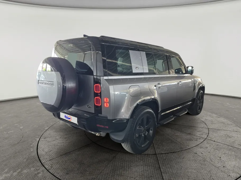 لاند روفر ديفندر P300 S 2023 
