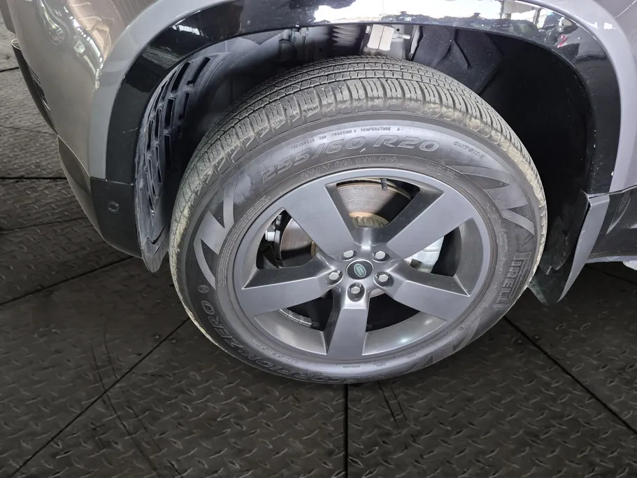 لاند روفر ديفندر P300 S 2023 