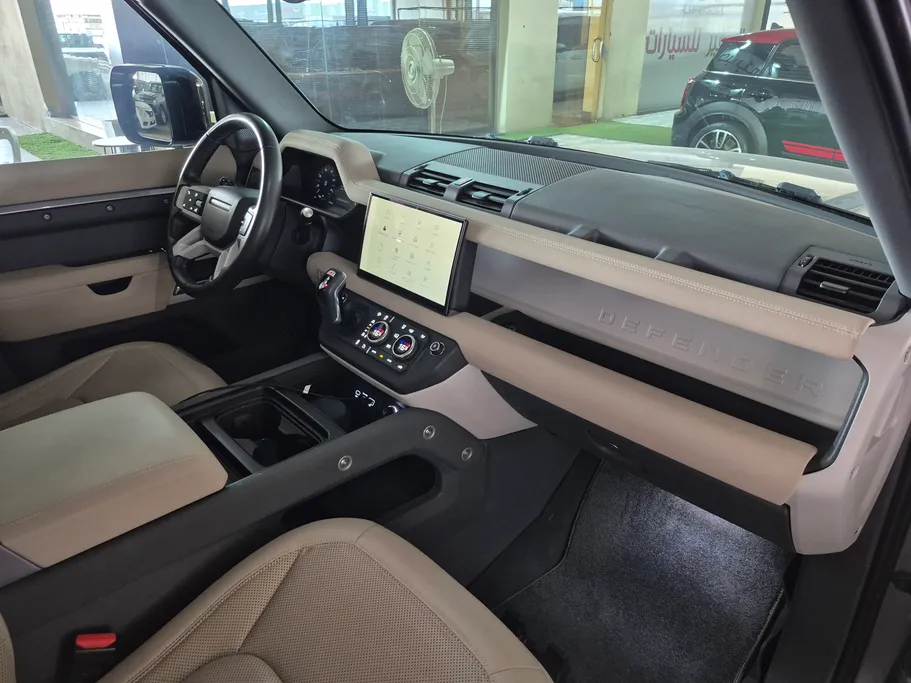 لاند روفر ديفندر P300 S 2023 