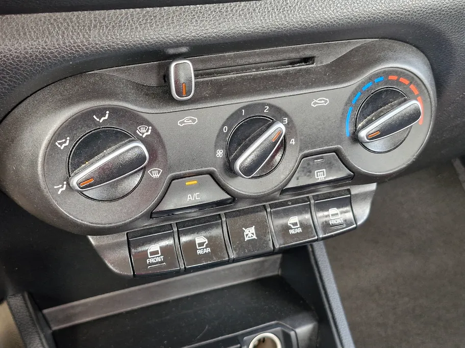 2023 Kia Pegas LX 