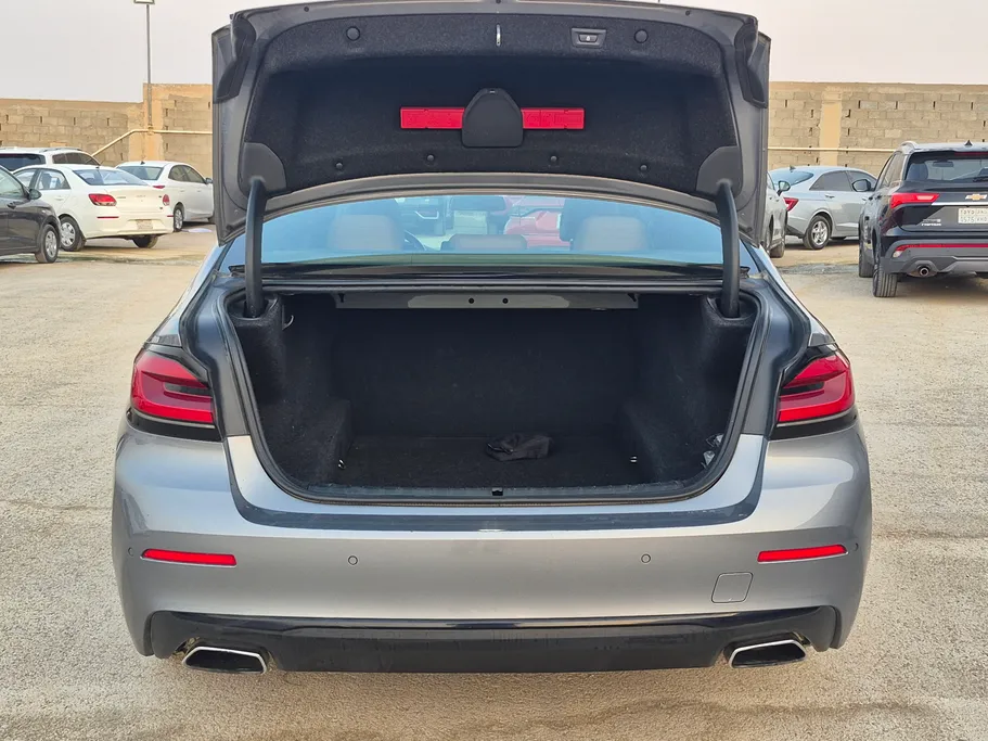 بي ام دبليو الفئة الخامسة 520i 2023 