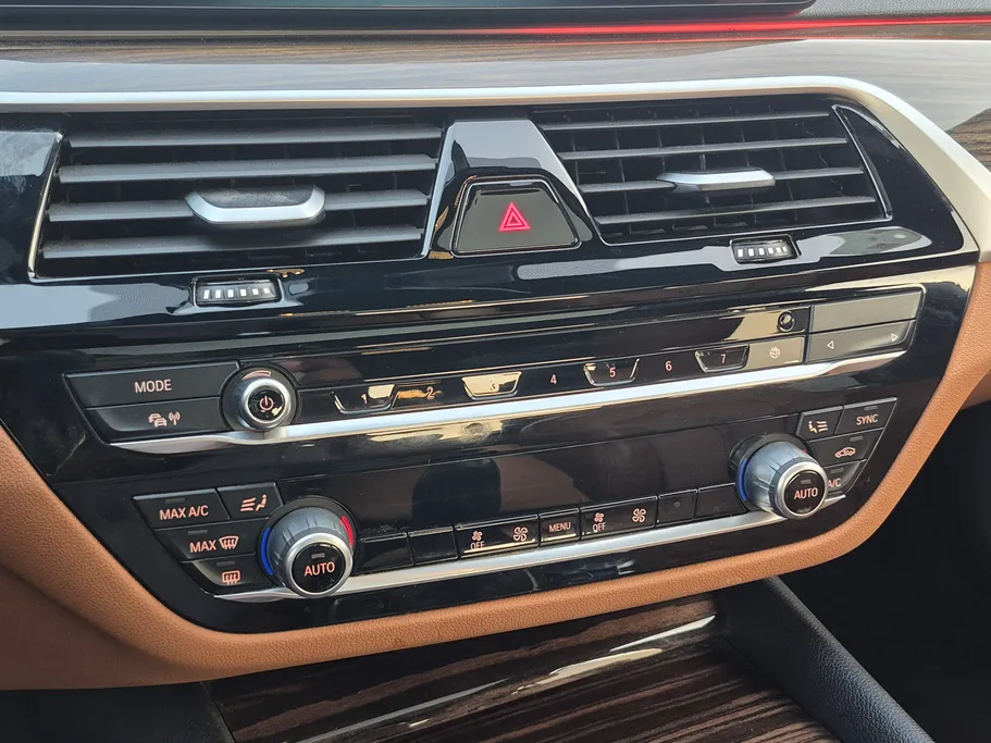 بي ام دبليو الفئة الخامسة 520i 2023 