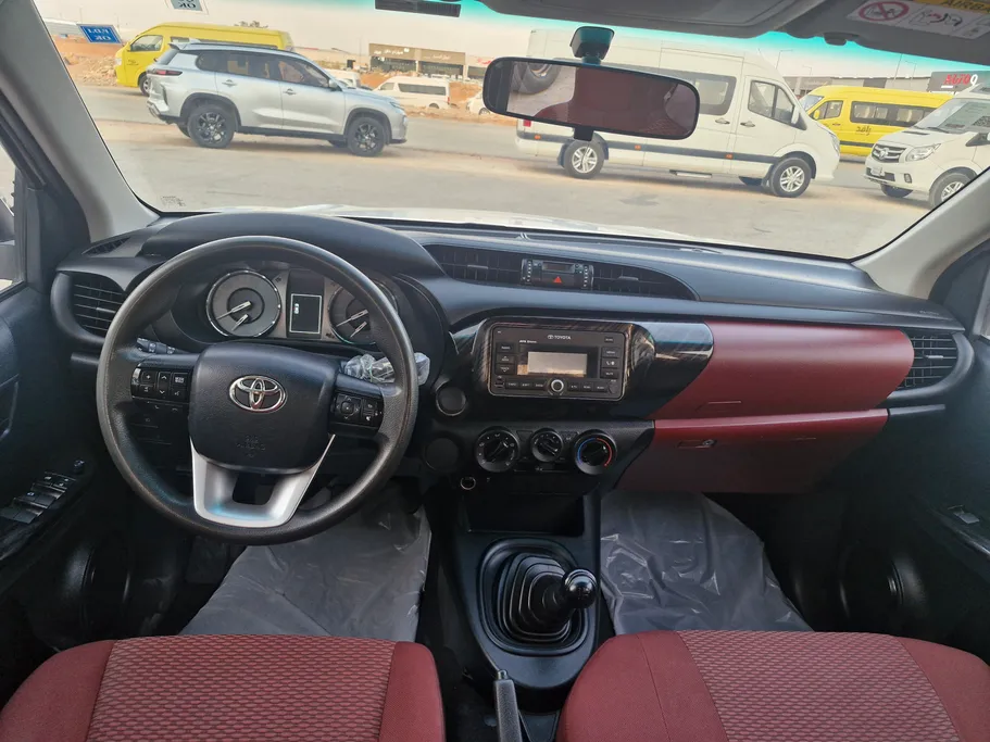 تويوتا هايلكس GLX 2021 