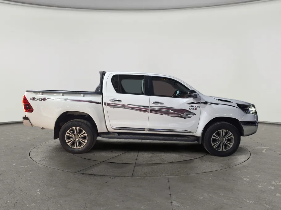 2023 Toyota Hilux SR5 