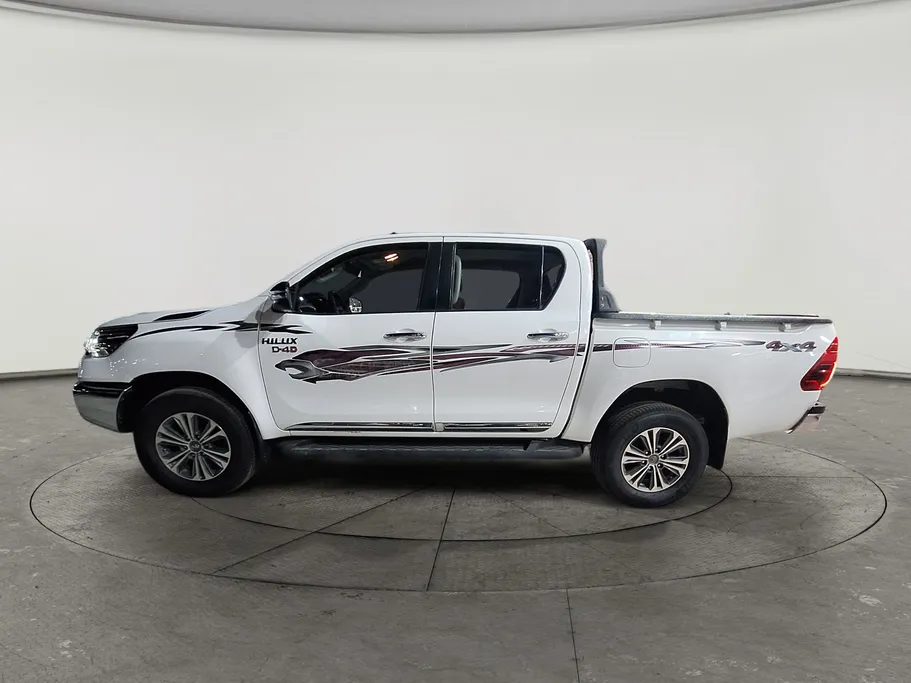 2023 Toyota Hilux SR5 