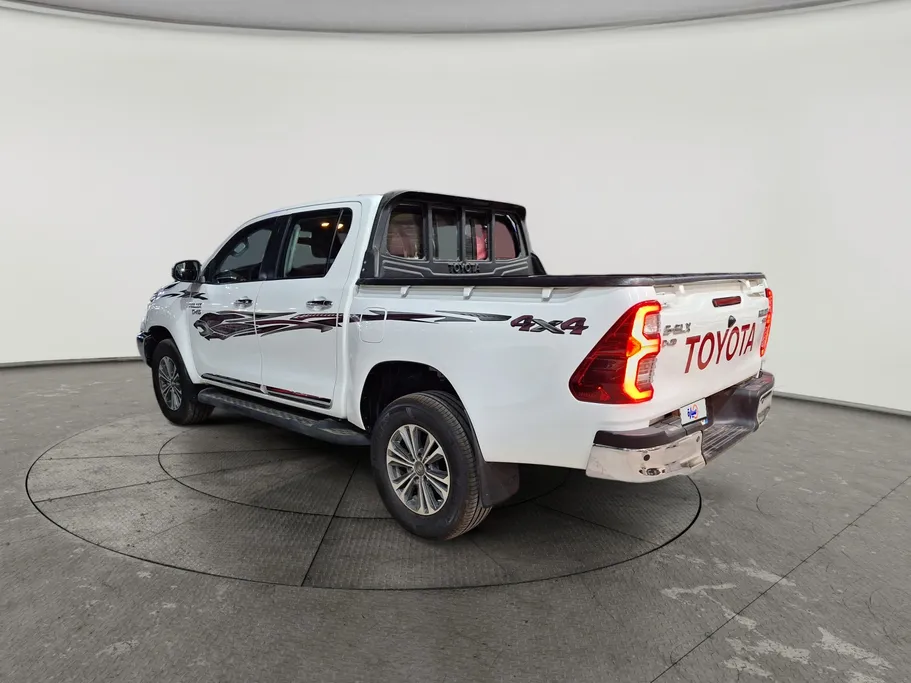 2023 Toyota Hilux SR5 