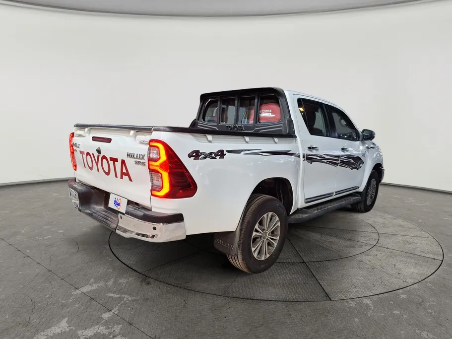 2023 Toyota Hilux SR5 