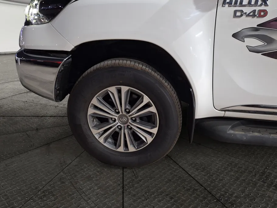 2023 Toyota Hilux SR5 