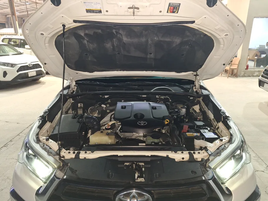 2023 Toyota Hilux SR5 