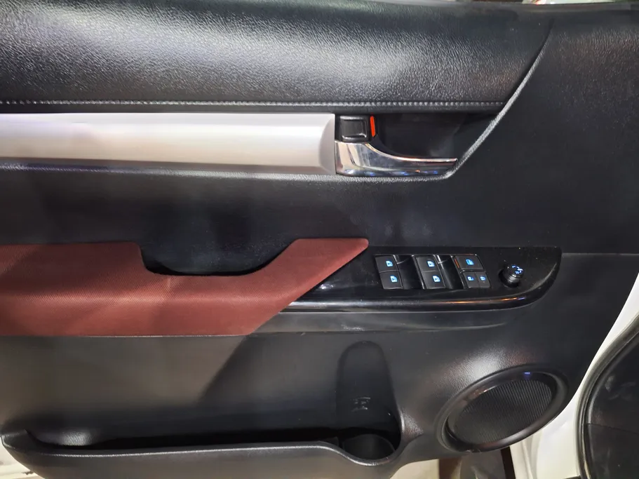 2023 Toyota Hilux SR5 