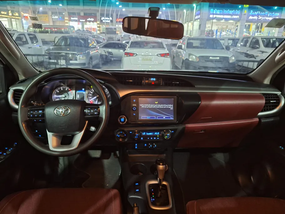 2023 Toyota Hilux SR5 
