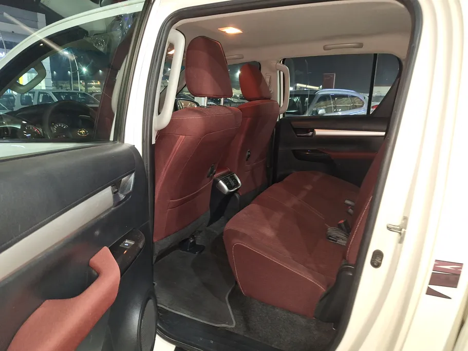 2023 Toyota Hilux SR5 
