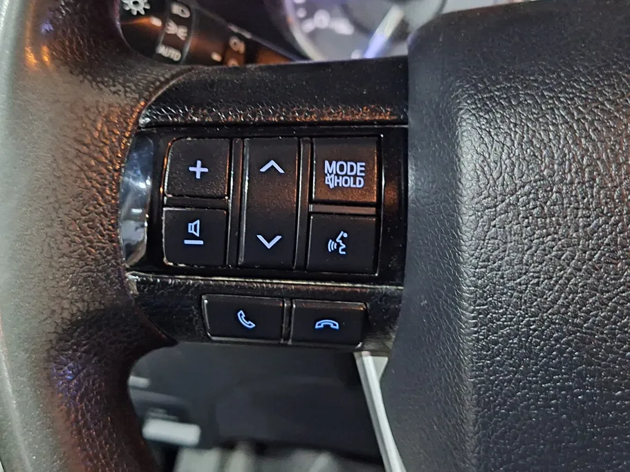 2023 Toyota Hilux SR5 