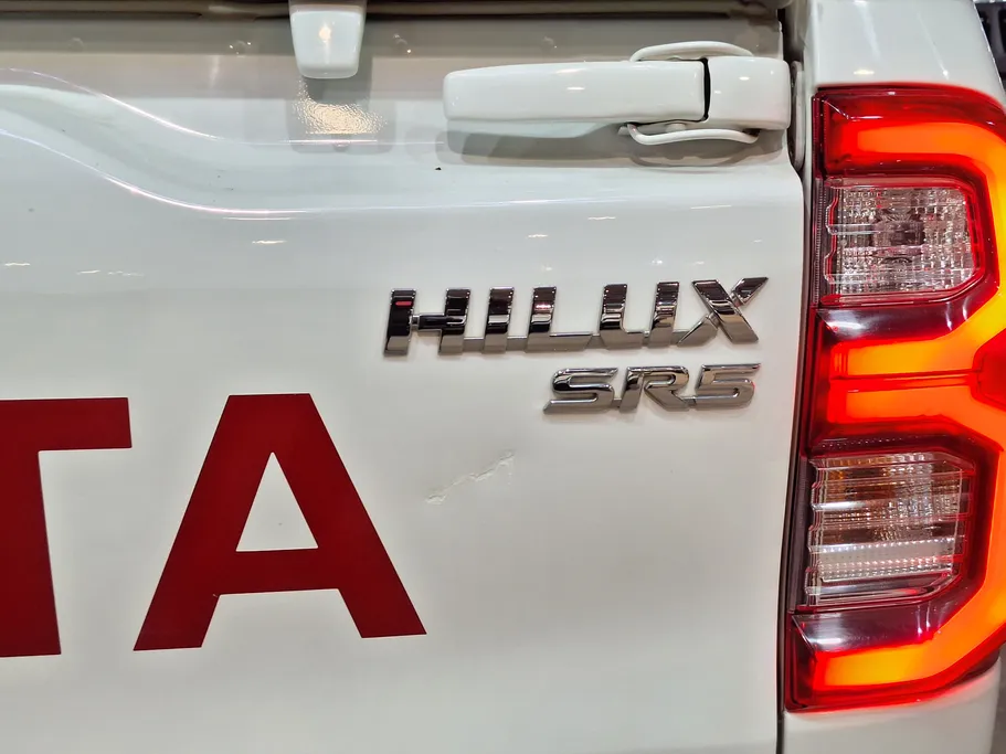 2023 Toyota Hilux SR5 