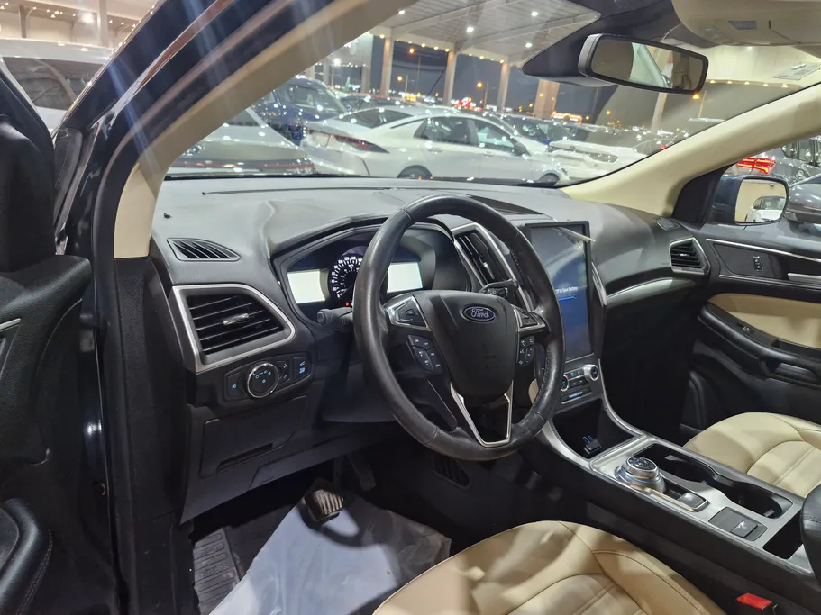 2022 Ford Edge ترند 