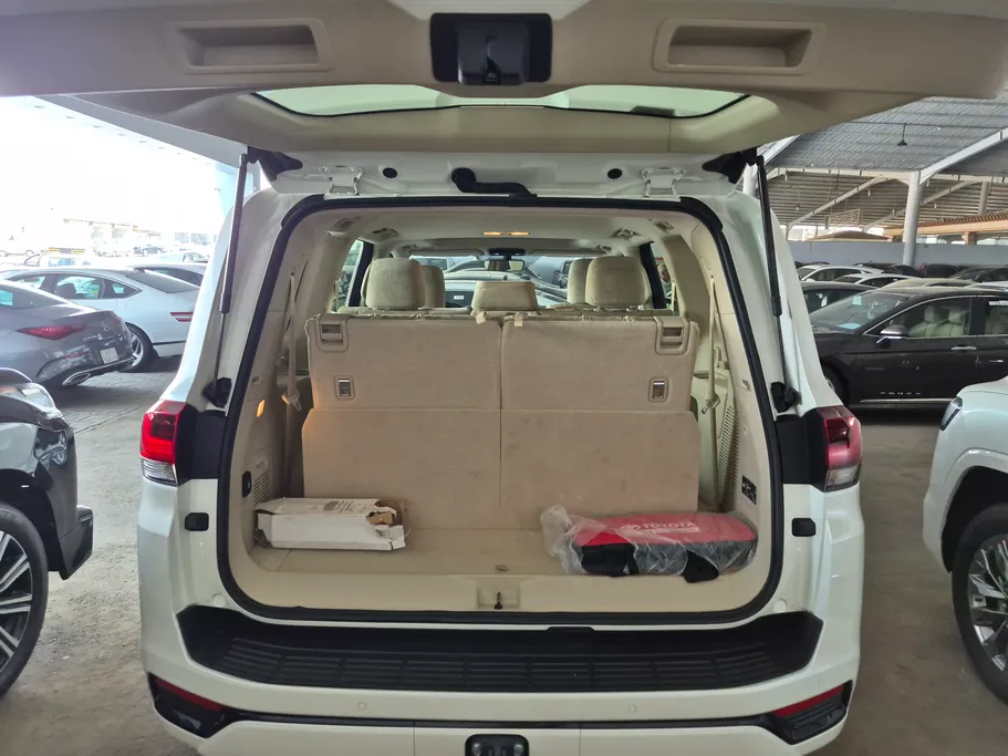 2025 Toyota Land Cruiser GXR 