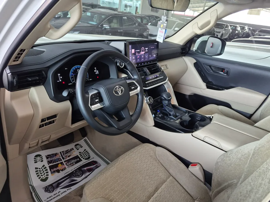 2025 Toyota Land Cruiser GXR 