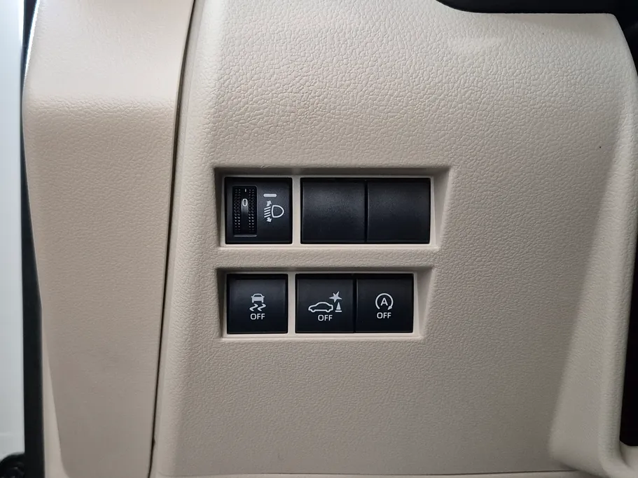 2025 Toyota Land Cruiser GXR 