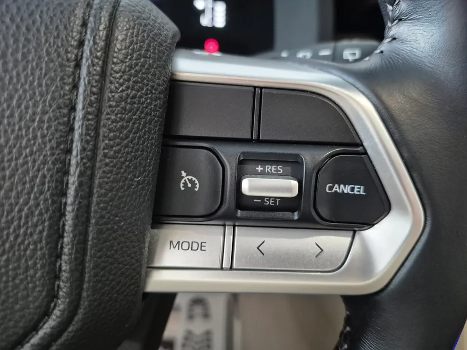 2025 Toyota Land Cruiser GXR 