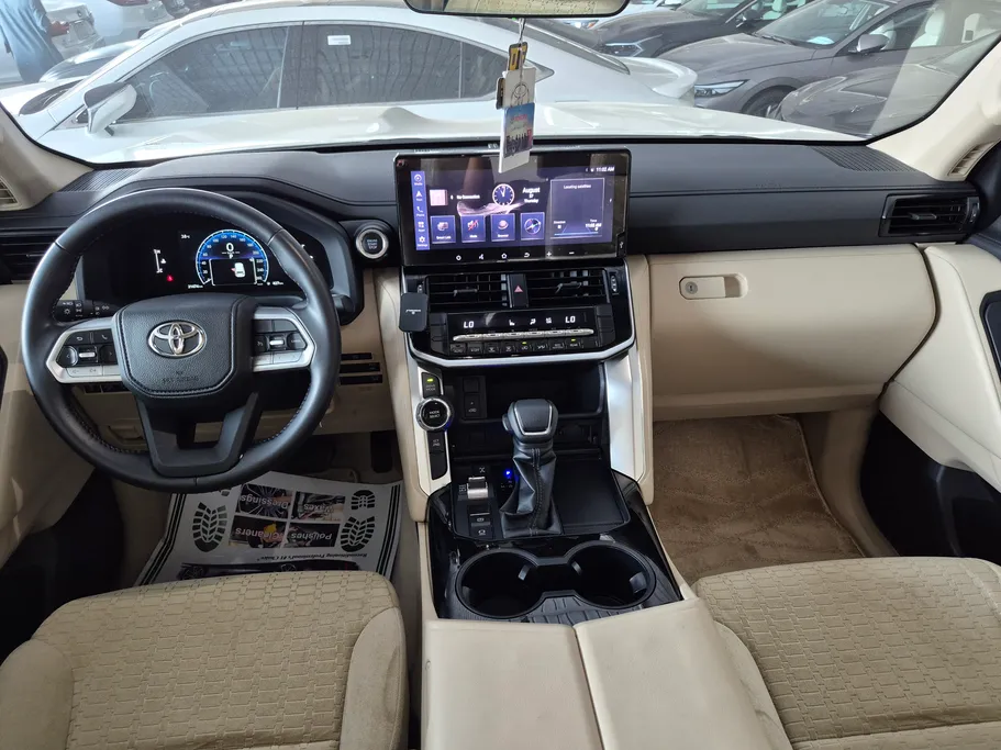 2025 Toyota Land Cruiser GXR 