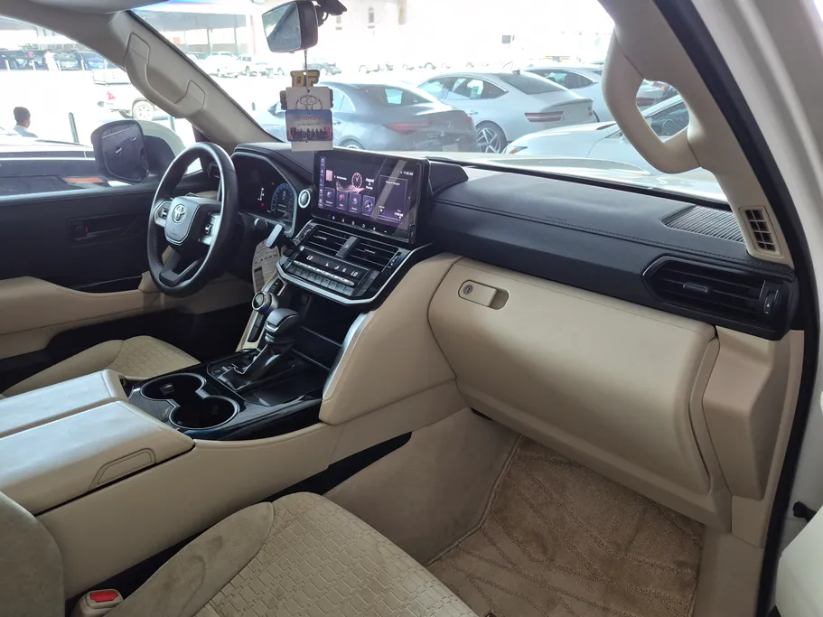 2025 Toyota Land Cruiser GXR 