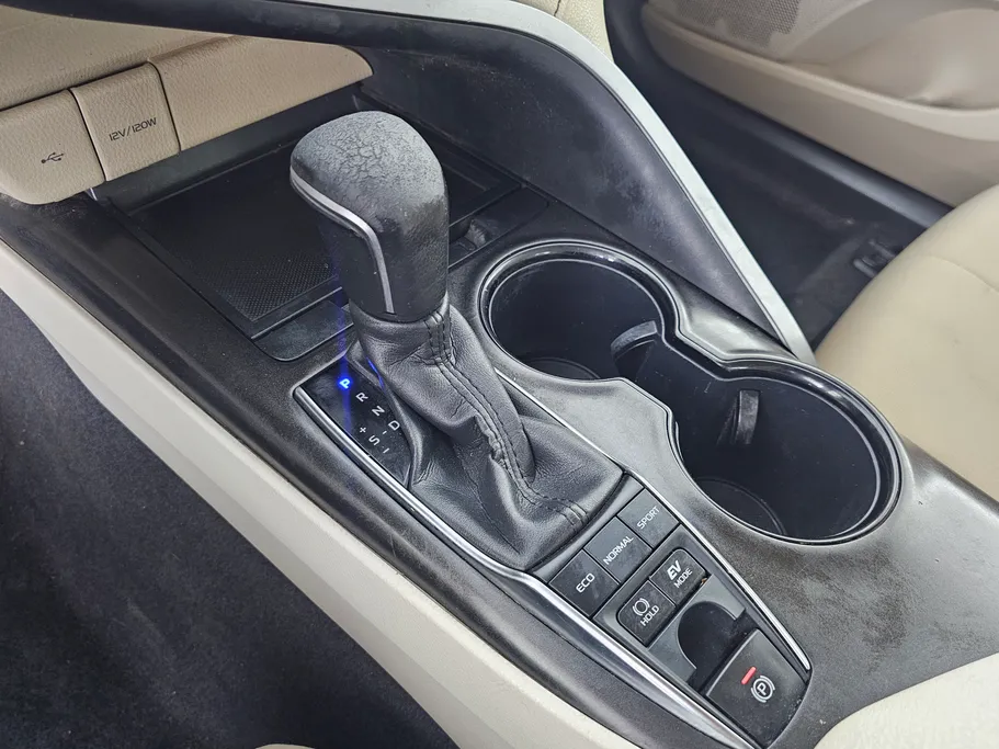 2022 تويوتا Camry  GLE 