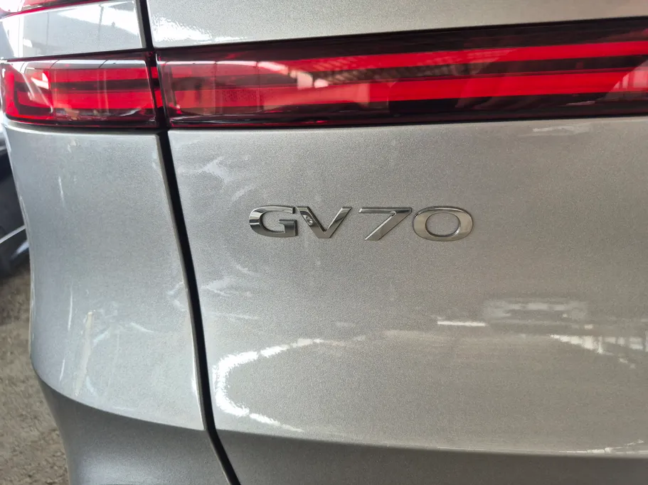 جينيسيس GV70 بريستيج 2024 