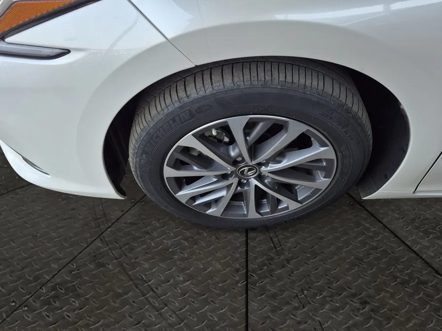 2024 Lexus ES 300 H 