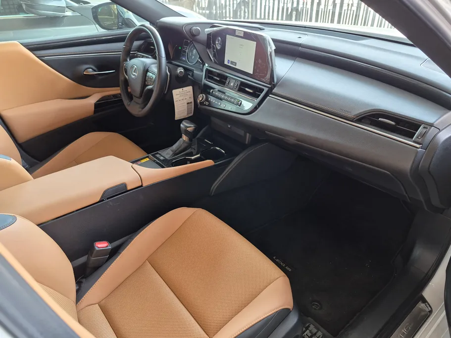 2024 Lexus ES 300 H 