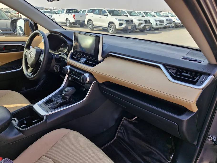 2023 Toyota RAV4 LE 