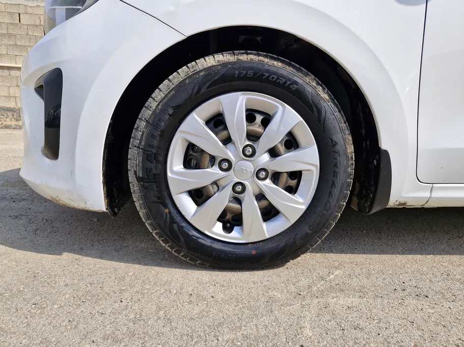 2022 Kia Pegas LX 