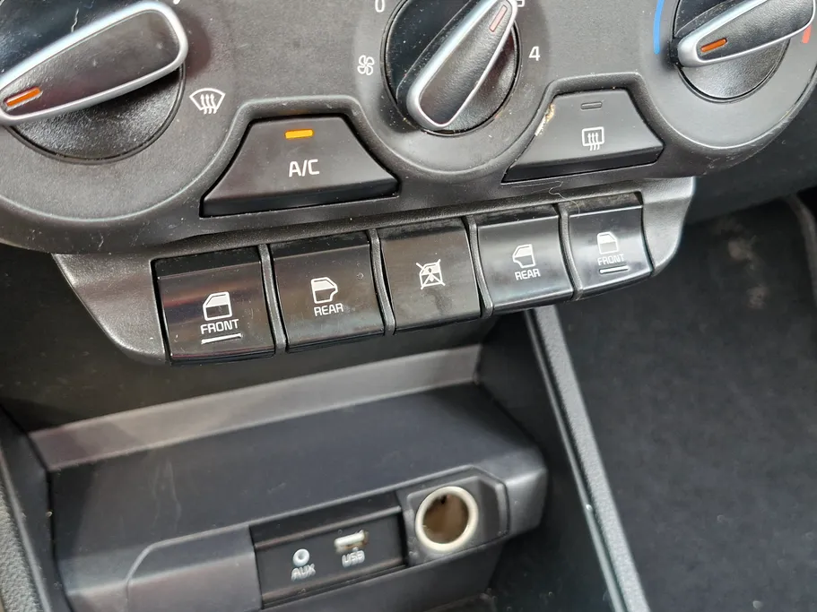 2022 Kia Pegas LX 