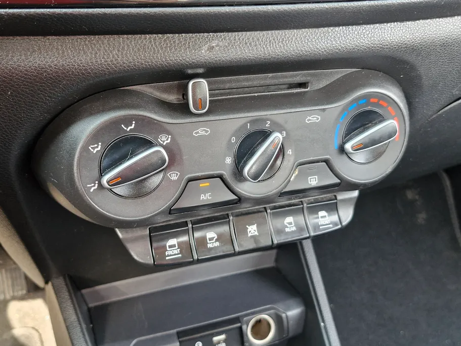 2022 Kia Pegas LX 