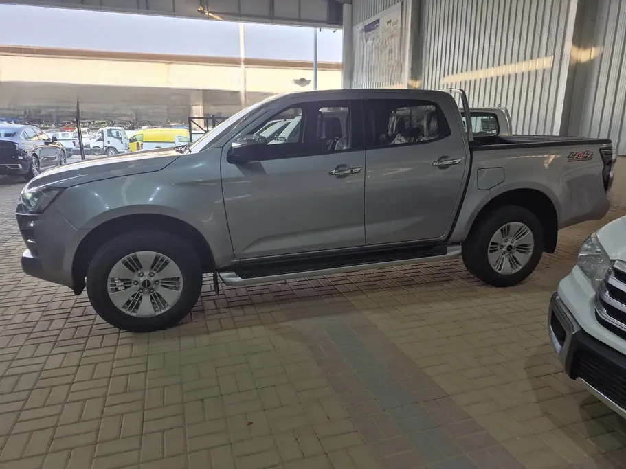 ايسوزو دي ماكس LS 2021 