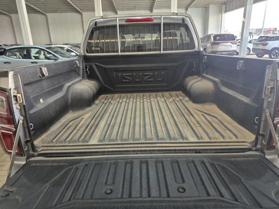 ايسوزو دي ماكس LS 2021 