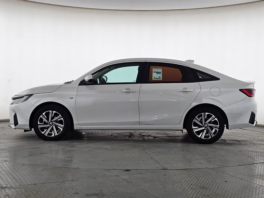 2024 Toyota Yaris  Y Plus 