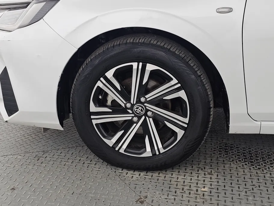 2024 Toyota Yaris  Y Plus 