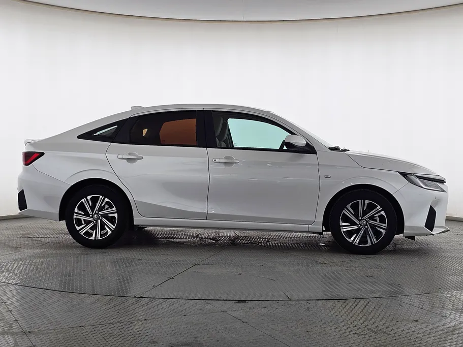 2024 Toyota Yaris  Y Plus 