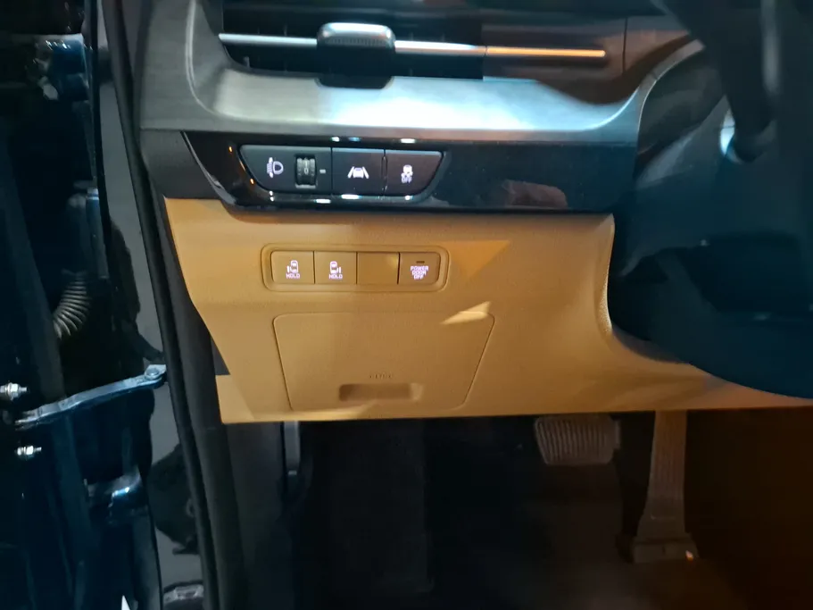 2023 Kia Carnival LX 
