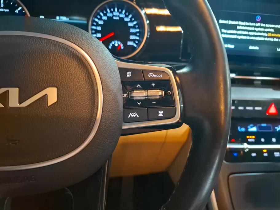 2023 Kia Carnival LX 
