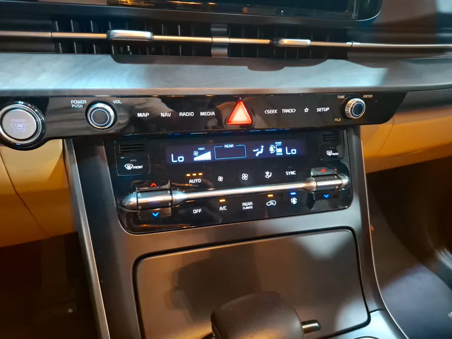 2023 Kia Carnival LX 