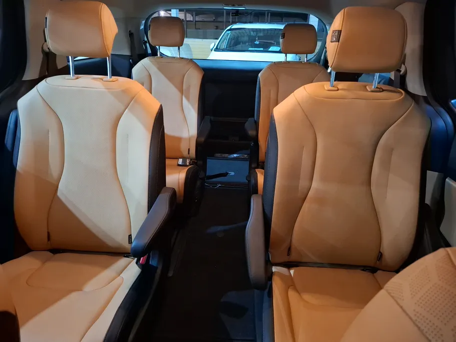 2023 Kia Carnival LX 