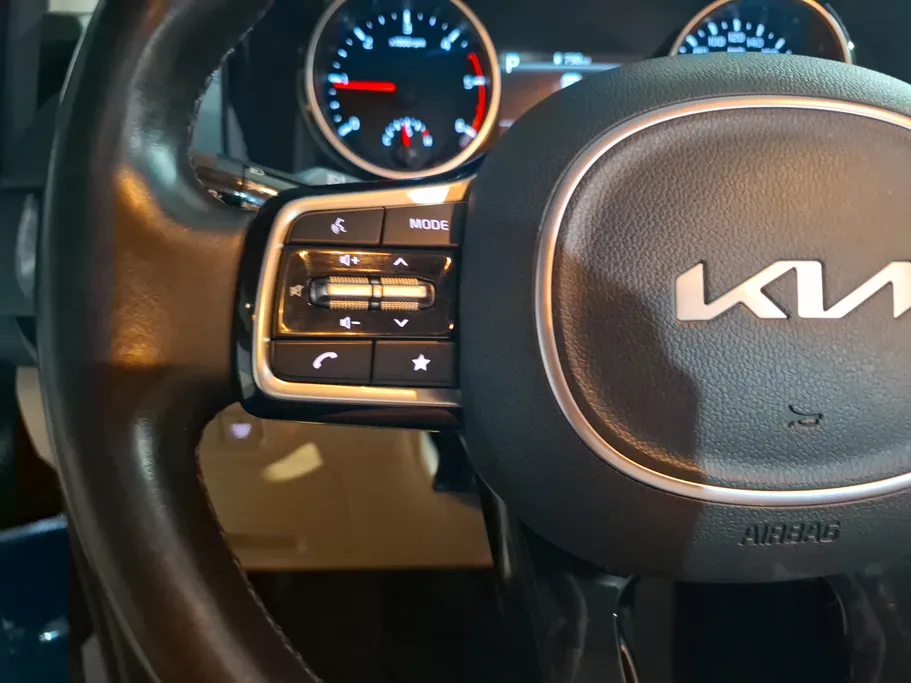 2023 Kia Carnival LX 