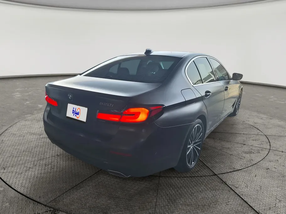 2022 BMW 5 Series 520i 