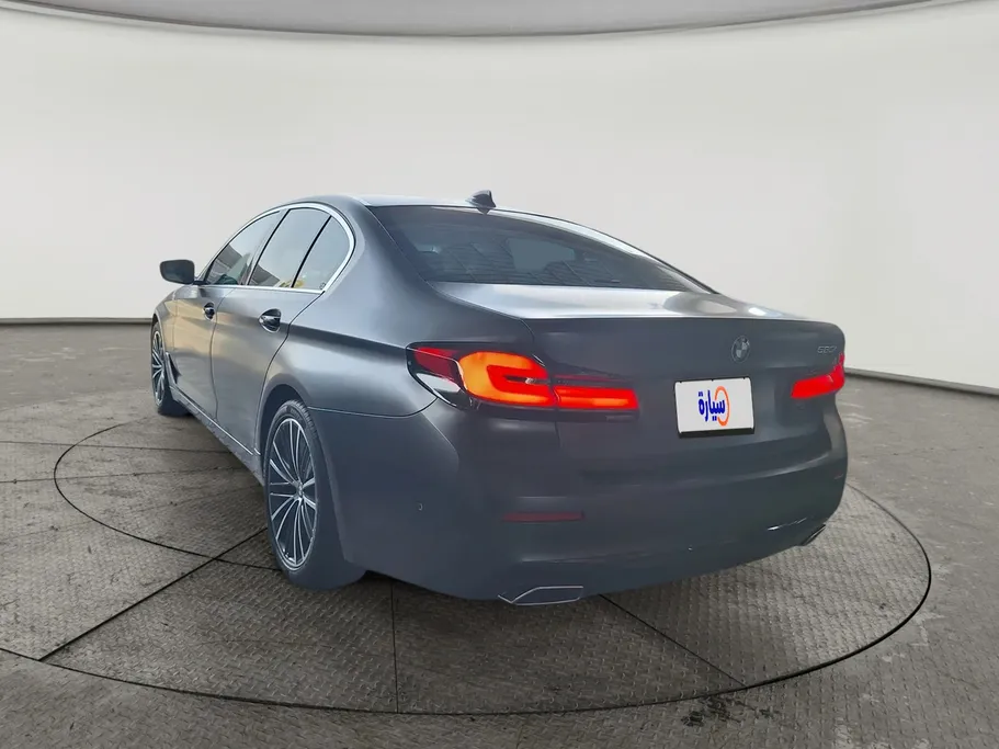 2022 BMW 5 Series 520i 
