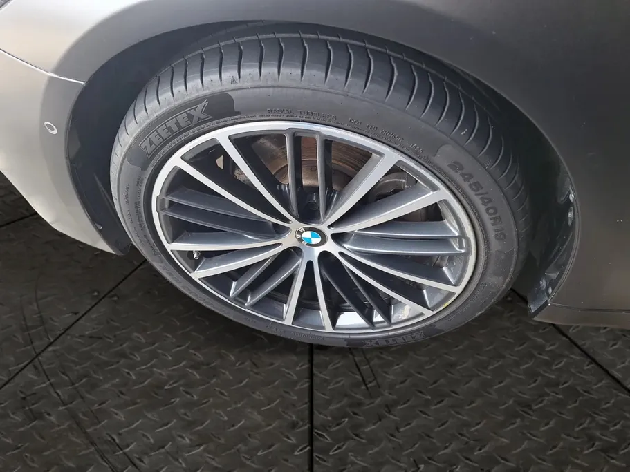 2022 BMW 5 Series 520i 