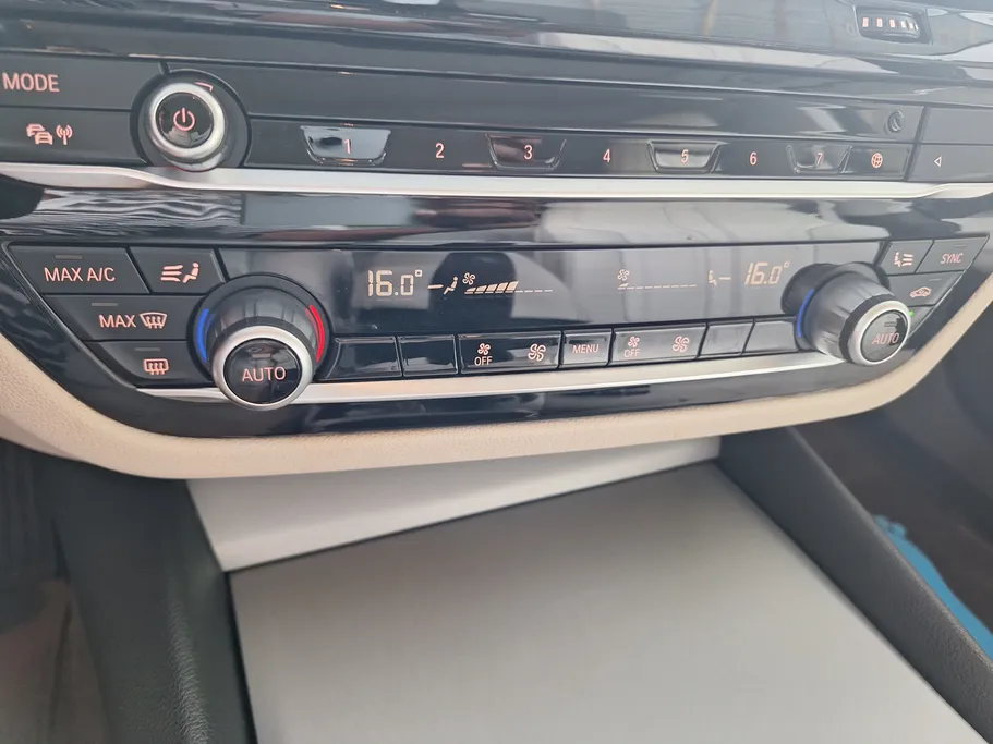 2022 BMW 5 Series 520i 